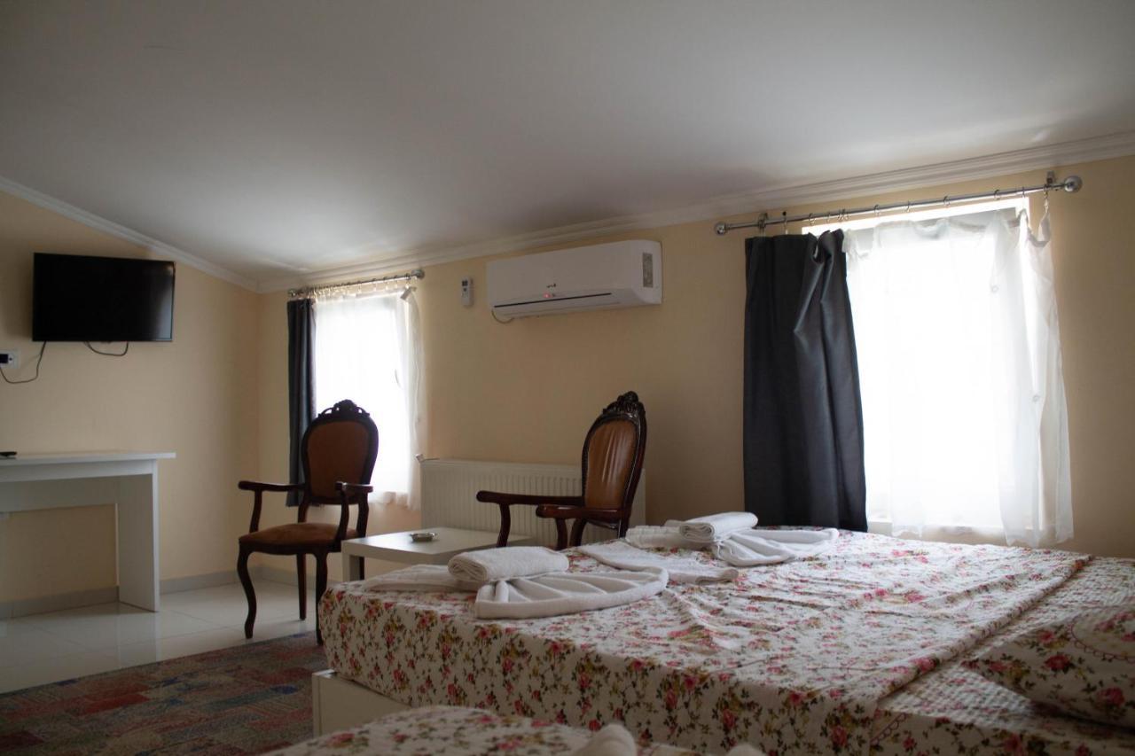 Hotel Living Suto Orizari Exterior photo