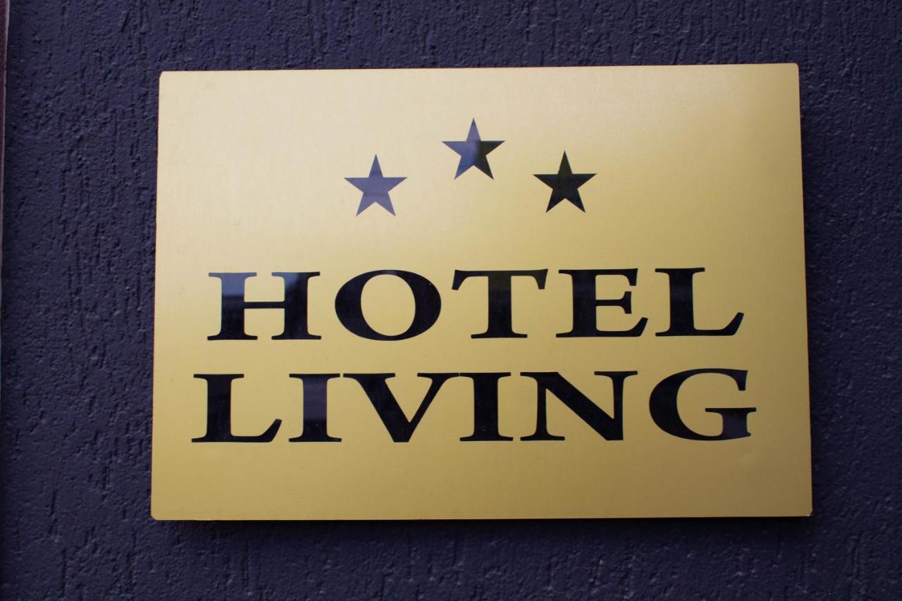 Hotel Living Suto Orizari Exterior photo