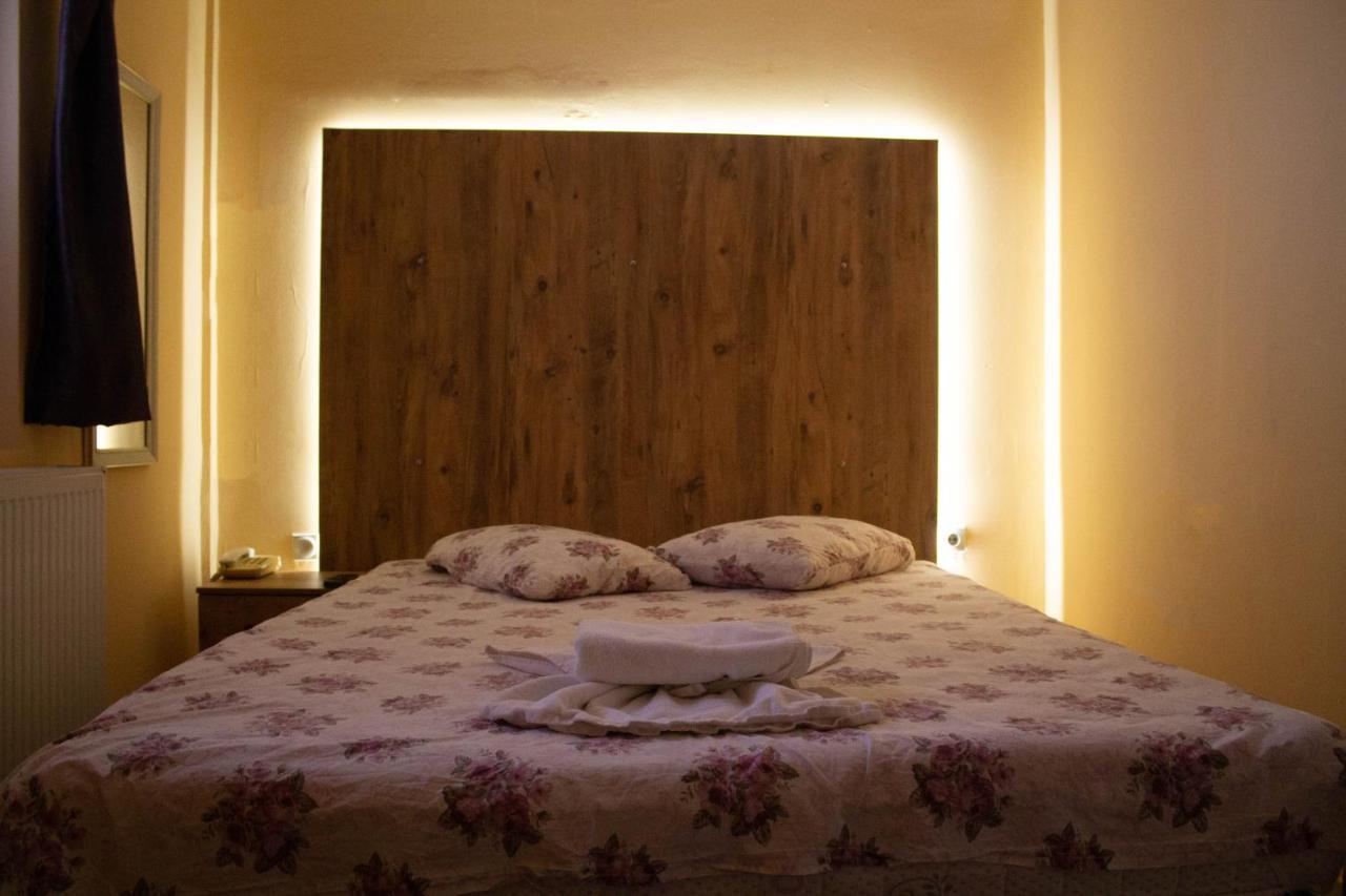 Hotel Living Suto Orizari Exterior photo