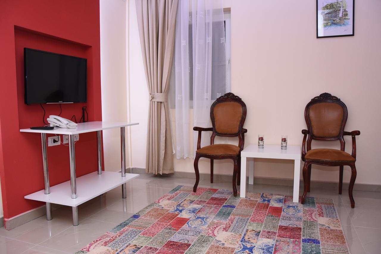 Hotel Living Suto Orizari Exterior photo