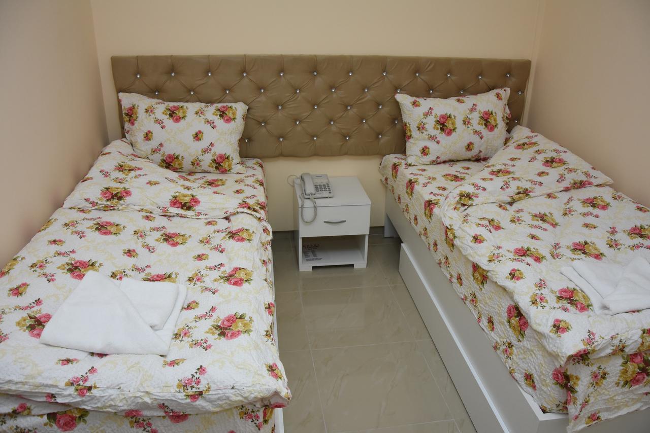 Hotel Living Suto Orizari Exterior photo